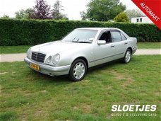 Mercedes-Benz E-klasse - 320 Elegance / 1e eig / 30.000KM / 6 Cil. / Airco / Automaat /Nieuwstaat