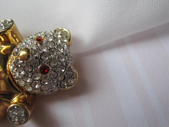 Broche goudkleurig vergulde beer met swarovski kristal steentjes 3.4x3.1 cm - Afbeelding 5