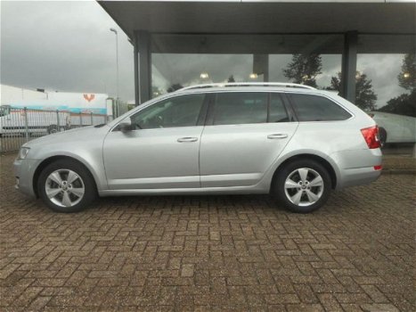 Skoda Octavia Combi - 1.2 TSI Greentech Elegance + Navigatie + leder - 1