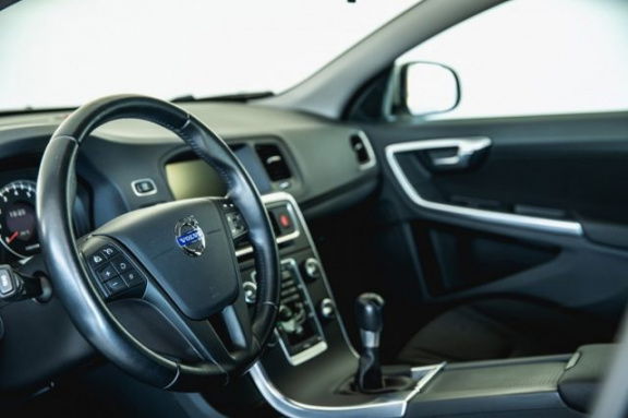 Volvo V60 - T3 Kinetic, Business Pack Pro - nr. 1