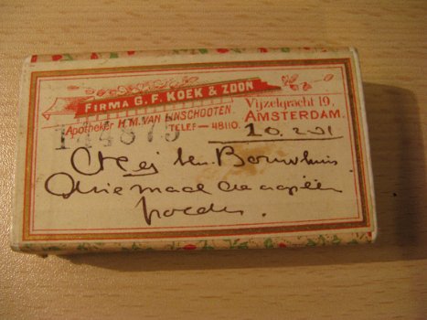 Zeer mooi klein doosje, antiek van apotheek uit Amsterdam.uit 1921... - 1