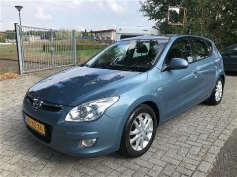 Hyundai i30 - 1.6crdi style APK 08-2019 veel opties - 1