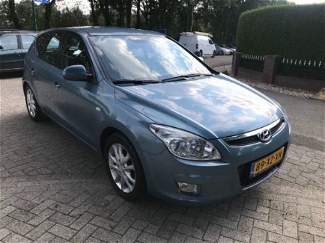 Hyundai i30 - 1.6crdi style APK 08-2019 veel opties - 1