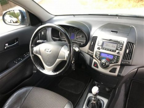 Hyundai i30 - 1.6crdi style APK 08-2019 veel opties - 1