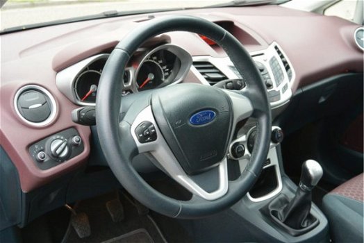 Ford Fiesta - 1.6 TDCI ECONETIC TREND Clima, PDC, LM Velgen, Goed Onderhouden Facturen Zijn Aanwezig - 1