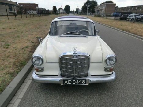 Mercedes-Benz 200-serie - 200 200 D - 1