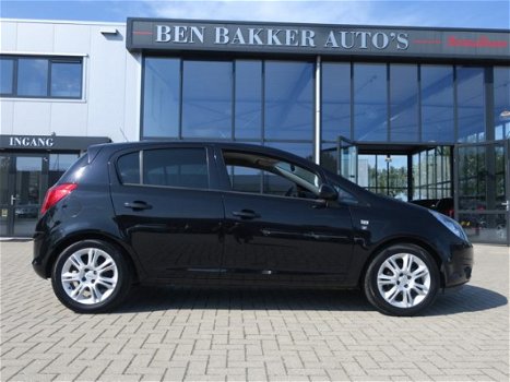 Opel Corsa - 1.2-16V '111' EDITION Automaat - 1