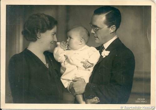 Juliana, Bernhard en Beatrix kerstmis 1938 - 1