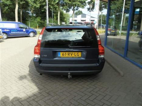 Volvo V70 - 2.4D Edition II AUTOMAAT - 1