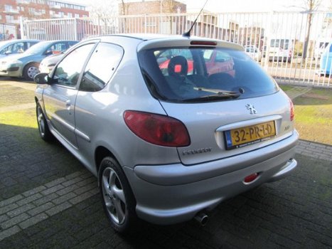 Peugeot 206 - 1.6-16V Quiksilver - 1