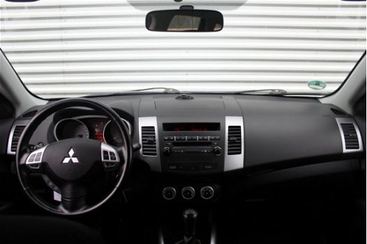 Mitsubishi Outlander - 2.4 INSPIRE 2WD SPECIAL EDITION | Airco | Navi | Trekhaak | 16