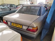 Mercedes-Benz 200-serie - 260 E