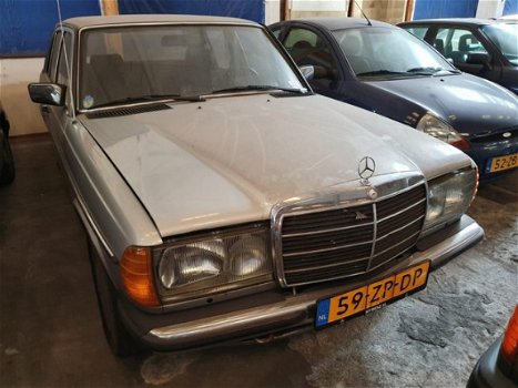 Mercedes-Benz 280 - (W123) 200- (W123) 200 D - 1