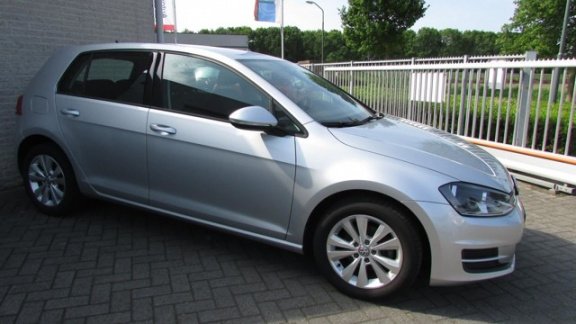 Volkswagen Golf - 1.2 TSI Trendline AIRCO/NAVI/LMV - 1