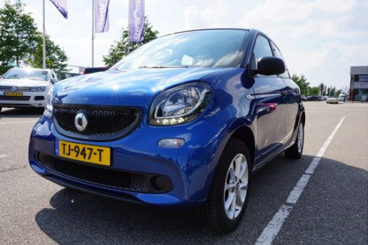 Smart Forfour - 1.0 BUSINESS SOLUTION AUTOMAAT 71PK Airco Tempomaat Audio - 1