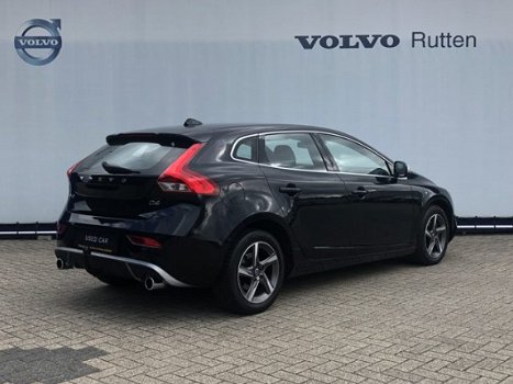 Volvo V40 - D4 190pk R-Design / Navigatie / cruise control / Airco - 1