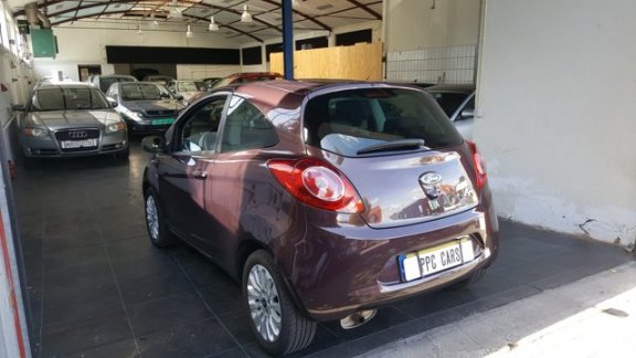 Ford Ka - 1.2 TITANIUM Bomvol optie's dealeronderhouden - 1