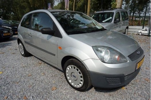 Ford Fiesta - 1.3 style 51kW airco stuurbk - 1