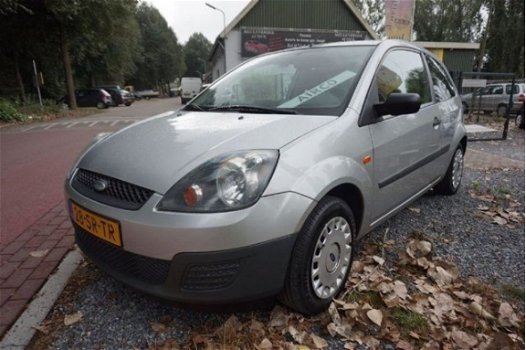 Ford Fiesta - 1.3 style 51kW airco stuurbk - 1