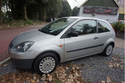 Ford Fiesta - 1.3 style 51kW airco stuurbk - 1