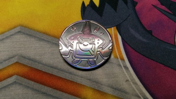 Alolan Sandslash & Alolan Ninetales Trainer Kit: Rotom Dex Silver Coin - nr. 1