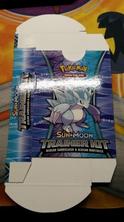 trainerkit lege doosje alolan sandslash & alolan ninetales - nr. 1