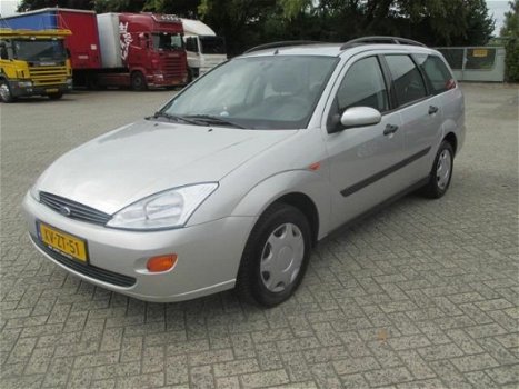 Ford Focus Wagon - 1.8-16V Trend - 1
