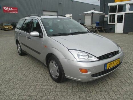 Ford Focus Wagon - 1.8-16V Trend - 1
