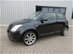 Suzuki Swift - 1.3 GLS Airco Zwart LM Wielen 17 Inch - 1 - Thumbnail