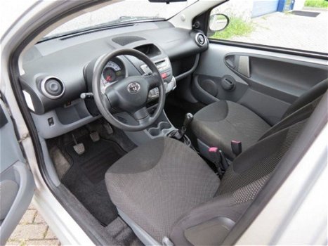 Toyota Aygo - 1.0-12V Nette auto met AIRCO incl. APK en nieuwe ACCU - 1