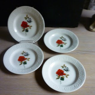 Boch La Louviere 4 dessertborden rode en witte roos 1963 - 5