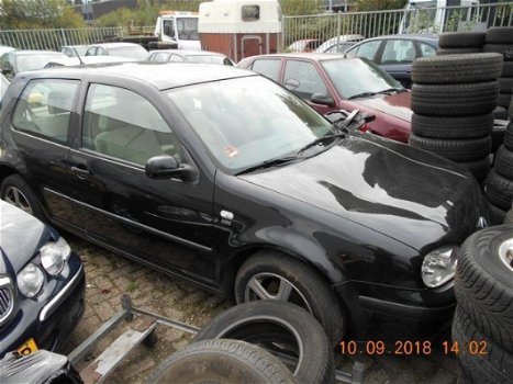 Volkswagen Golf - 1.9tdi basis 66kW rijbaare schade - 1