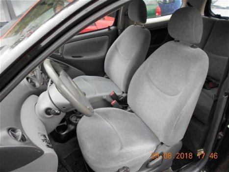 Toyota Yaris - 1.0 vvt-i apk tot 27-11-2018 beetje werk - 1