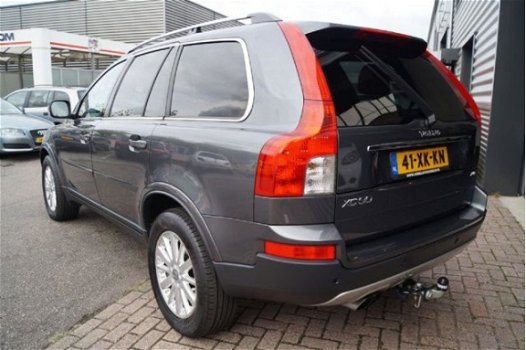 Volvo XC90 - 2.4 D5 R-Design 7-PERS/BRUIN LEDER/NAVI/CRUISE/TREKHAAK - 1