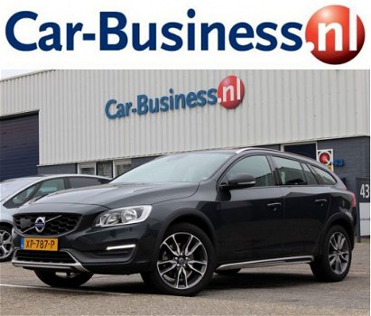 Volvo V60 Cross Country - cc D3 150pk Momentum (B) + Navi + S-Dak + LMV - 1