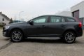 Volvo V60 Cross Country - cc D3 150pk Momentum (B) + Navi + S-Dak + LMV - 1 - Thumbnail