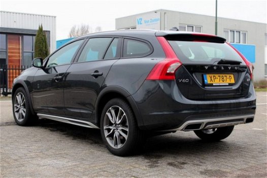 Volvo V60 Cross Country - cc D3 150pk Momentum (B) + Navi + S-Dak + LMV - 1