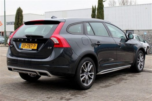 Volvo V60 Cross Country - cc D3 150pk Momentum (B) + Navi + S-Dak + LMV - 1