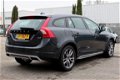 Volvo V60 Cross Country - cc D3 150pk Momentum (B) + Navi + S-Dak + LMV - 1 - Thumbnail