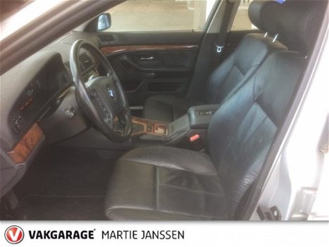 BMW 5-serie - 530i Executive ORIG. NL - NAVIGATIE - CLIMAT CONTROLE - CRUISE CONTROLE - BLUETOOTH TE - 1