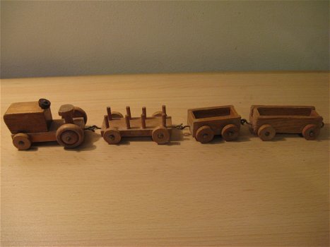 Vintage houten mini treintje (locomotief en 3 wagens)...jaren 30 - 1