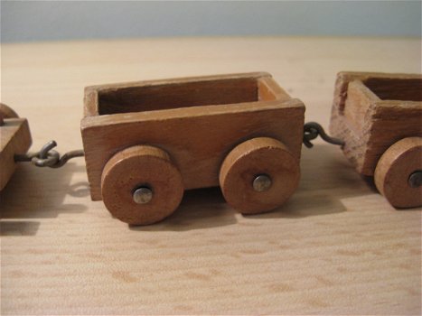 Vintage houten mini treintje (locomotief en 3 wagens)...jaren 30 - 5