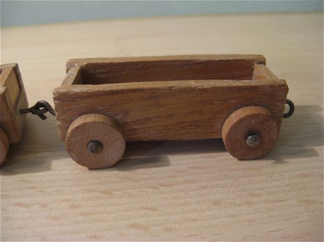 Vintage houten mini treintje (locomotief en 3 wagens)...jaren 30 - 6