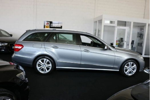 Mercedes-Benz E-klasse Estate - 200 CGI Blue Efficiency Aut Avantgarde 184PK LED Xenon Leder Navi Au - 1