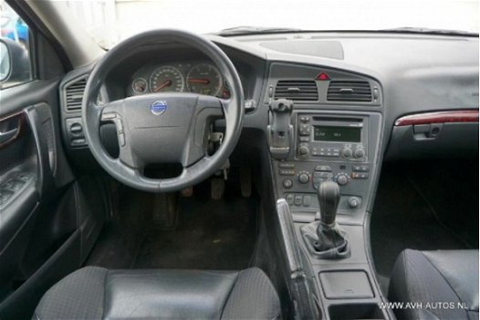 Volvo V70 - 2.4 d5 edition II - 1