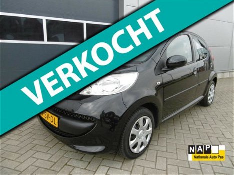 Peugeot 107 - 1.0-12V XS 5 Deurs Zwart Apk 04-09-2019 - 1