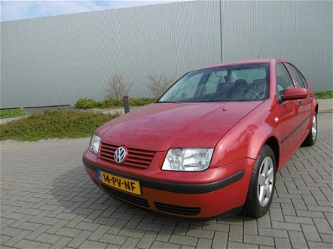 Volkswagen Bora - 1.6-16V Airco Cruise Control Bouwjaar 2005 - 1