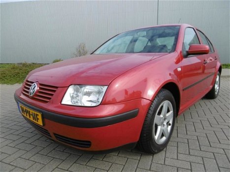 Volkswagen Bora - 1.6-16V Airco Cruise Control Bouwjaar 2005 - 1