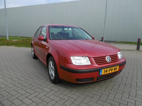 Volkswagen Bora - 1.6-16V Airco Cruise Control Bouwjaar 2005 - 1