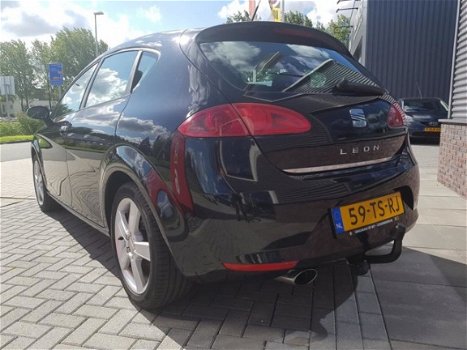 Seat Leon - 1.6 Stylance Clima / Cruise / LM / Elek. ramen + spiegels / Trekhaak - 1